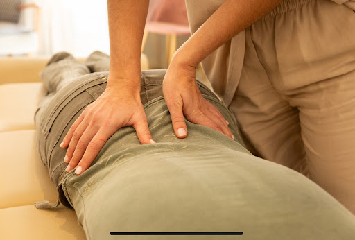 Iria Rodríguez, Quiropràctic